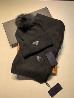 Hat + Scarf! Black Prada 