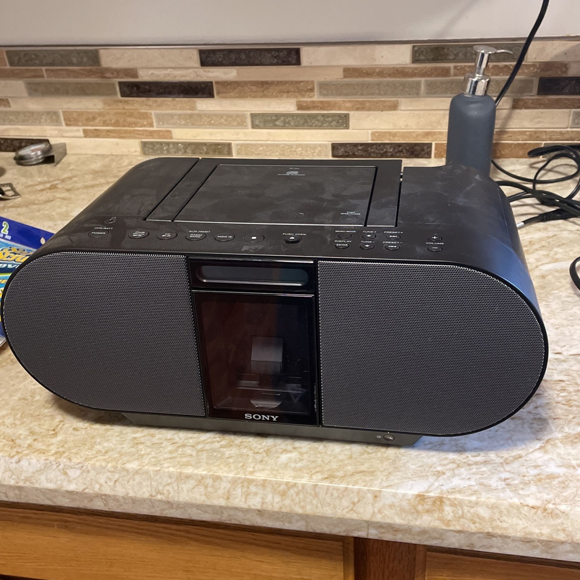 Sony Boombox ZS-4IP CD IPOD AM/FM