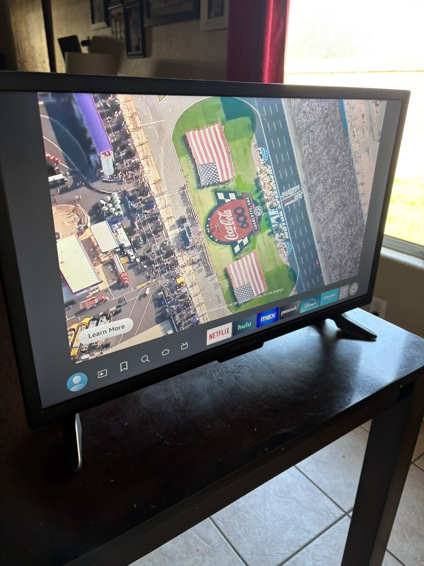 Insignia 24” LED HD Smart Fire TV w/ Mount