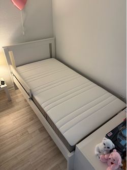 Bed + Mattress Twin Size