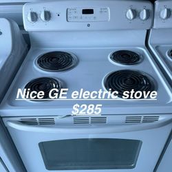Nice GE Electric Stove 