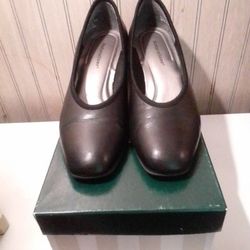 Naturalizer Women's 7.5 Black Leather Pump