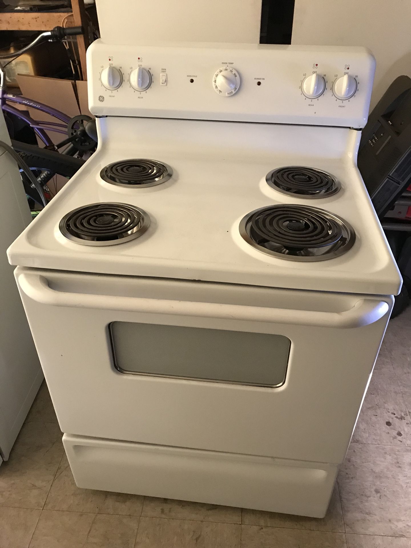 GE Electric Stove New scratch and dent