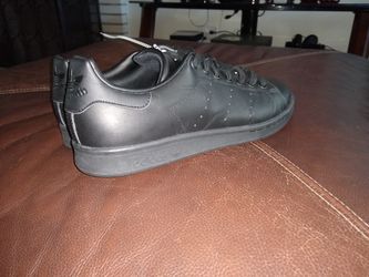 Stan Smith's adidas all black