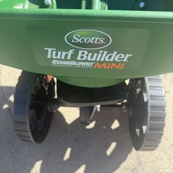 Scotts seed spreader, LIKE NEW