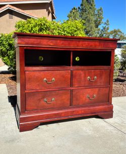 Modern Media Dresser Chest of Drawers Furniture Great Condition
