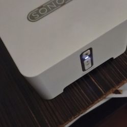 Sonos Connect (also known as the ZonePlayer ZP90), a wireless multi-room music streamer. 