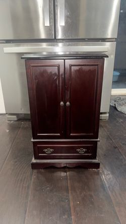 Jewelry box