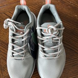 NWT Magellan outdoors pro Women low trail hiker size 6