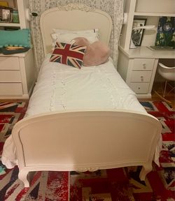 Twin bed