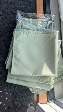 22 like New Sage green cloth napkins