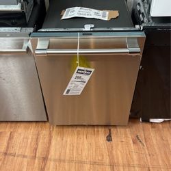 THERMADOR DISHWASHER 24” PRO HANDLE 