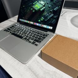 MacBook Pro 13.3” Retina/ 2.6GHz Intel i5/ 8gb ram/ 256gbSSD/MacOS Big Sur/ Gpu Iris / Good 🔋 