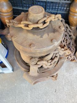 Vintage Heavy Duty Cast Iron Trailer Hitch Coupler w/ Safety Chains