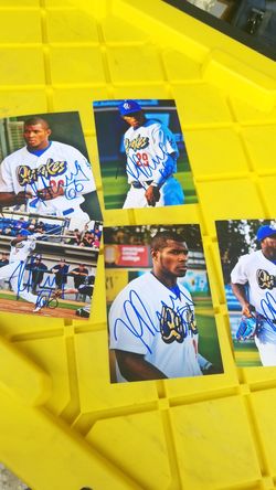 Dodgers Yasiel puig small regular size picture autograph