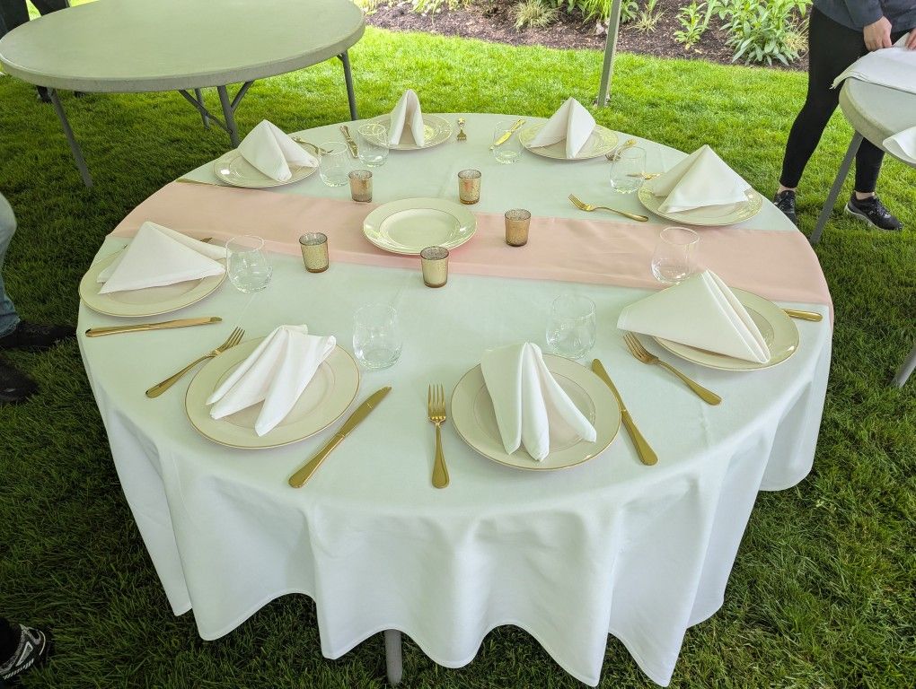 25 Blush Table Runners