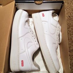 ** NIKE AIR FORCE ONES LOW SUPREME SNEAKERS/ SIZE 12
