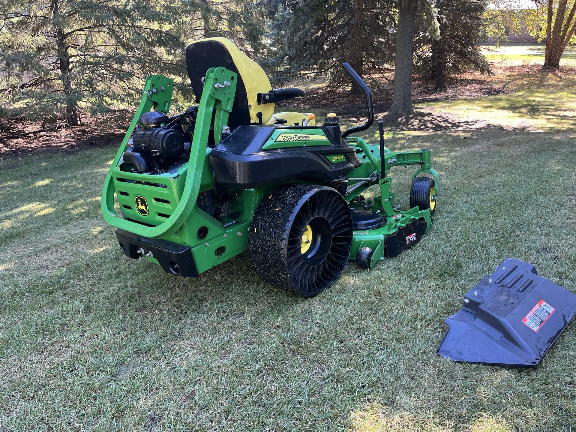 John Deere Commercial Zero Turn Lawnmower With 60 In Deck And Kawasaki Motor