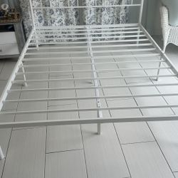 Queen Size bed Frame, Metal, White