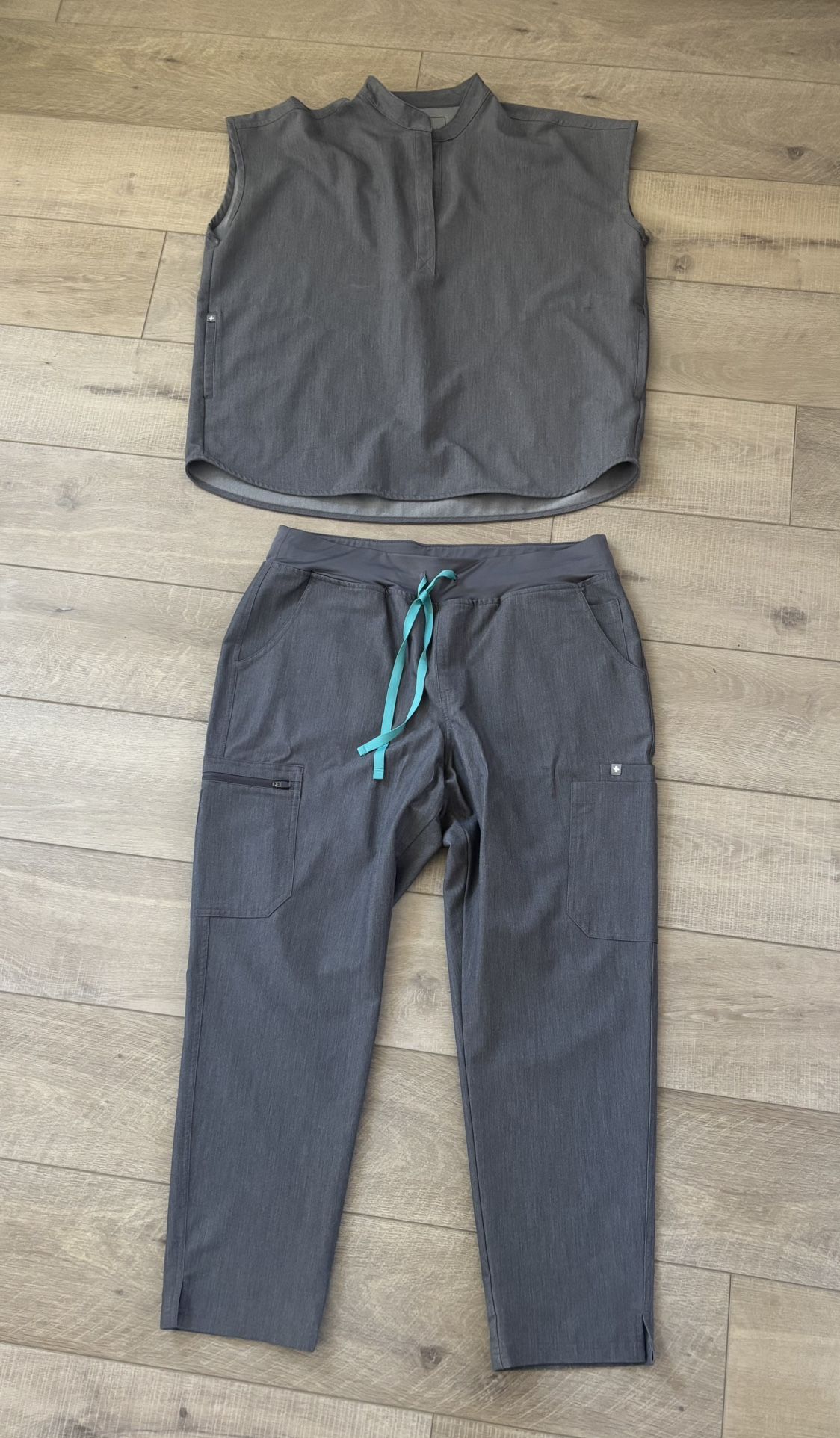 FIGS Scrubs - 2 Pants & 1 Top
