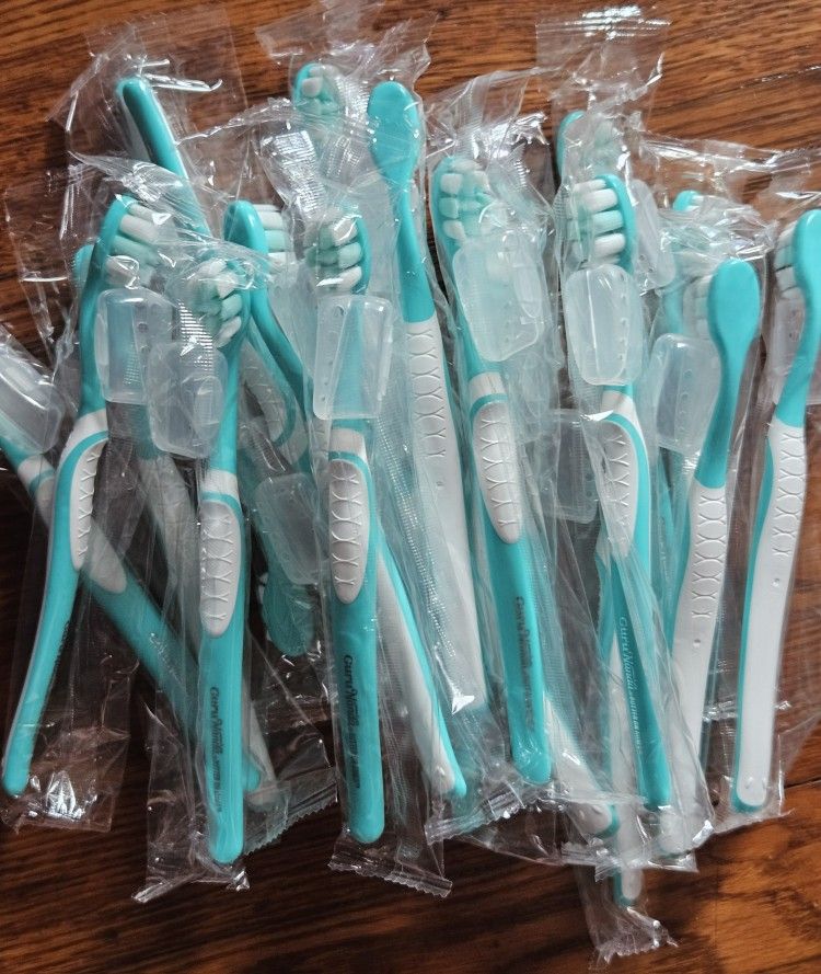 GuruNanda Toothbrush With Storage Cap LOT OF 20 Brushes+Caps Bundle NEW SEALED