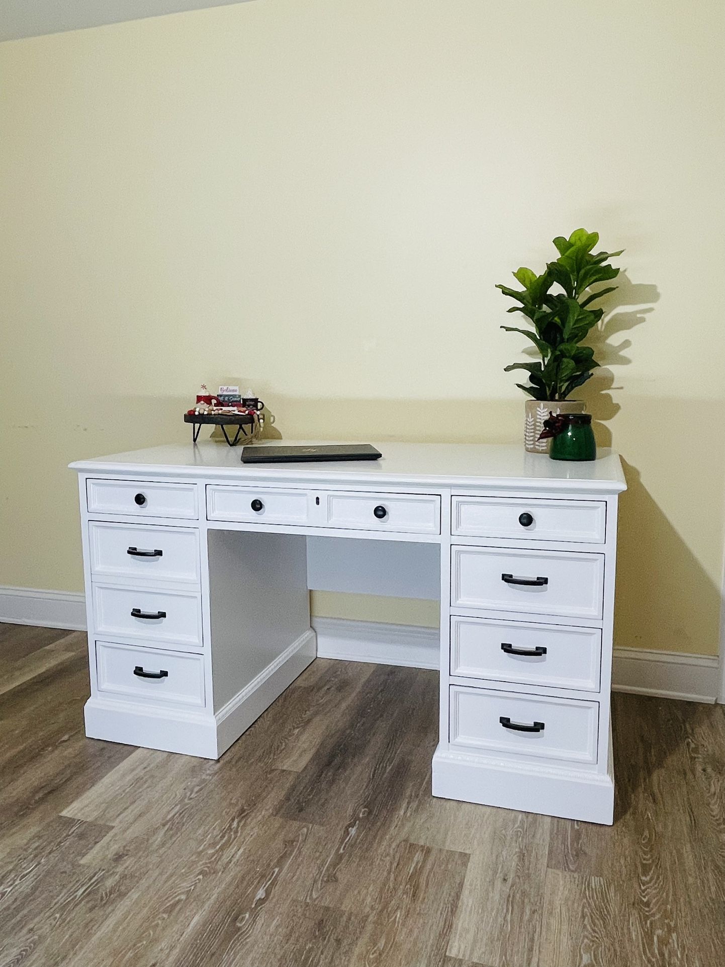 Beautiful White Desk