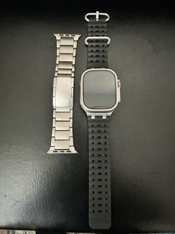 Apple Watch Ultra 2 49mm Titanium GPS + Cellular Bundle