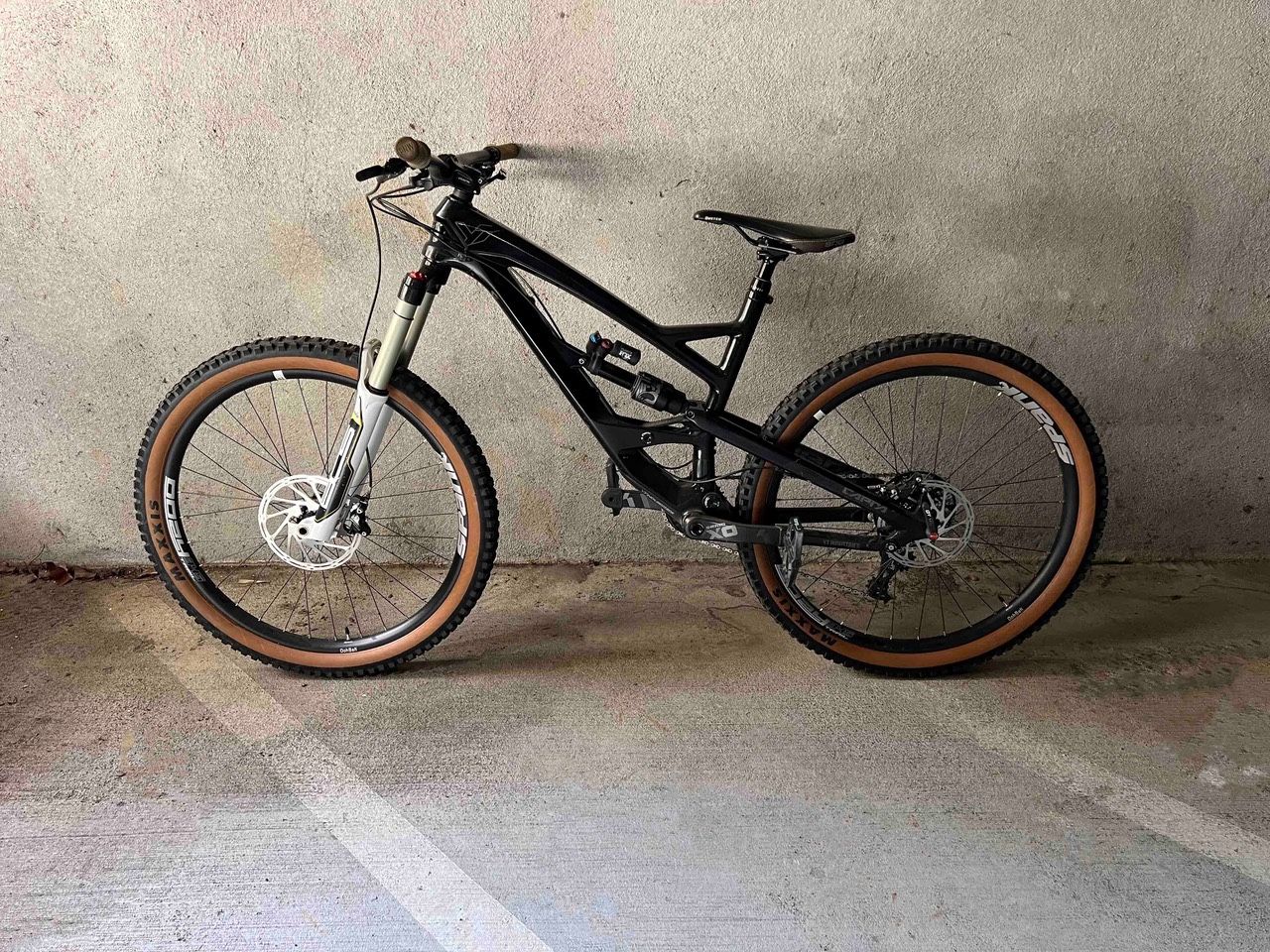 (Medium) YT Capra, Carbon, Full Suspension MB