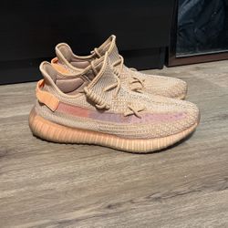 Yeezy 350 V2 Clay