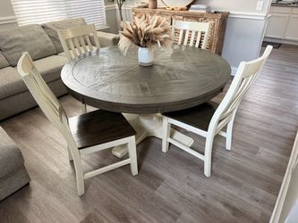 Dining table and 4 chairs set