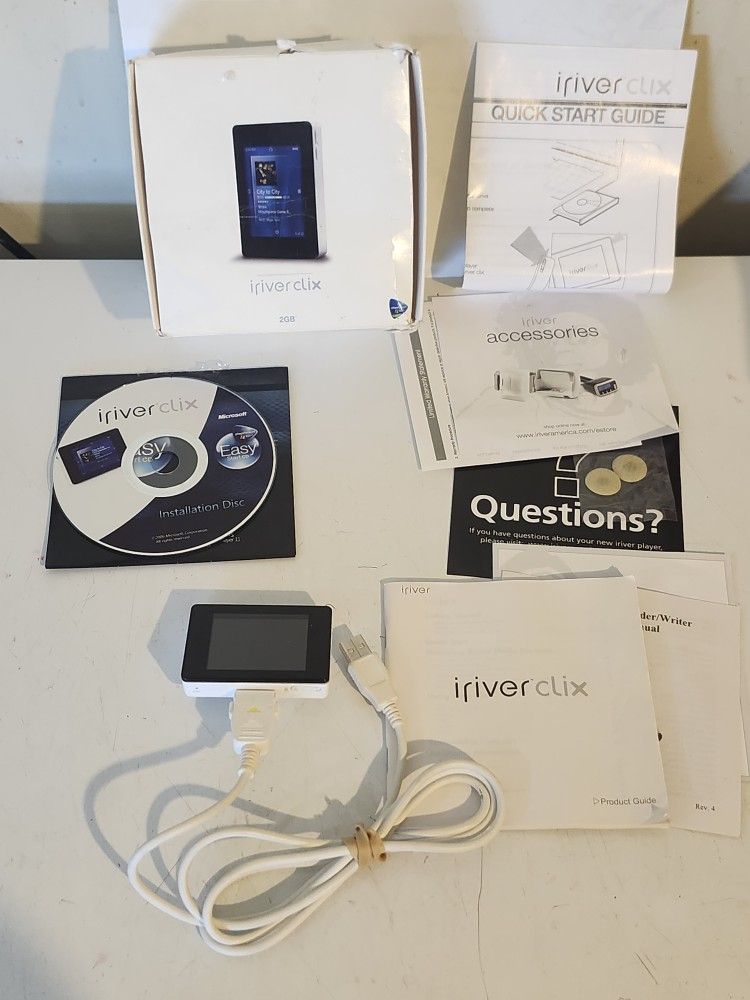 The image shows the packaging for an iRiver Clix portable media player.