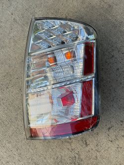 2006–2009 Toyota Prius Passenger Side RH Tail Light OEM – Cracked Lens – Parts/Repair