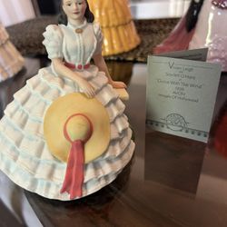 Avon Porcelain Scarlett’s O’Hara Gone With The Wind Figurine 