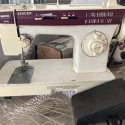 Singer Sewing Machine 