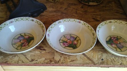 3 Gibson Bowls.
