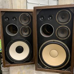 Sansui SP-200 Speakers Pair With Two Extra Sub Comes
