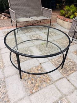 Round coffee table