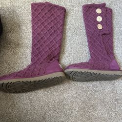 Ugg Boot. Size 7. Like New