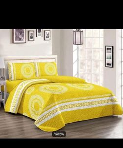 Yellow Greek Key Quilt Bedspread Set