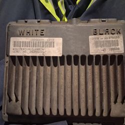 1998 To 2000 Chevy Tahoe 5.7 Ecu Computer With 4 plugs 