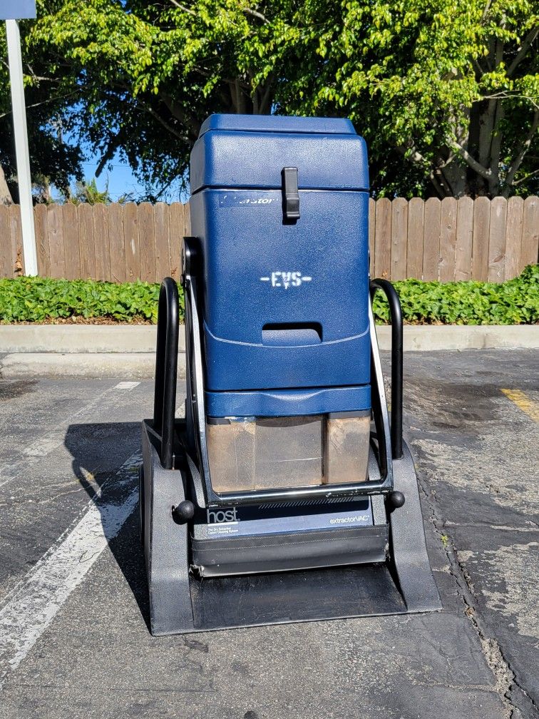 Dry Carpet Cleaner Machine In Perfect Condition for Sale in Hawthorne