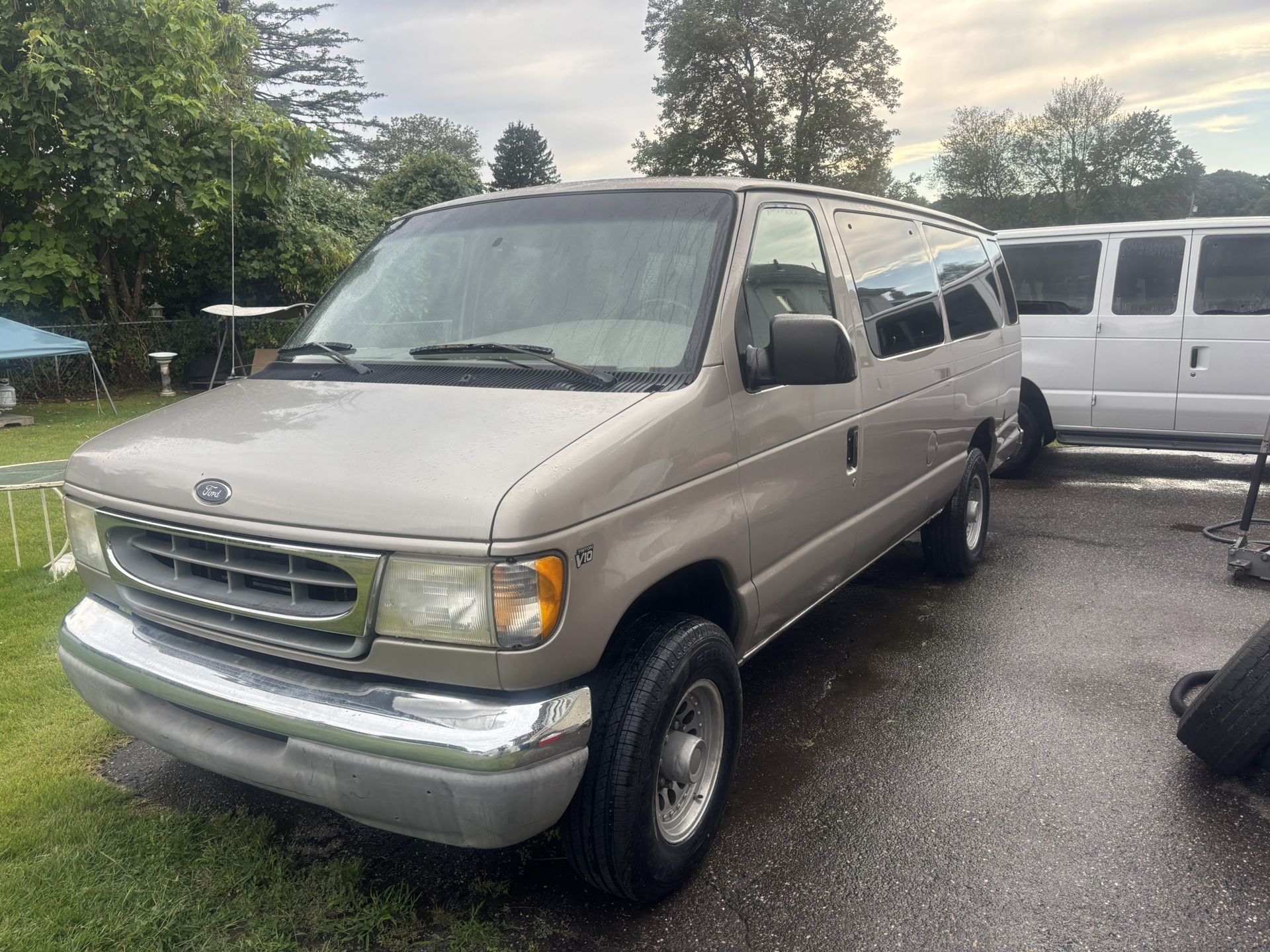 2001 Ford Econoline Wagon