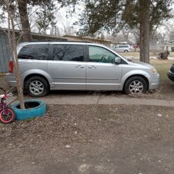 2010 Town country Van 
