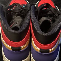 Size 9 Used Jordan Pair. Like New ! 