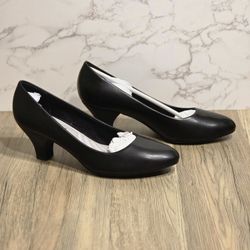 Easy Street Fabulous Womens Round Cone Heel Pumps