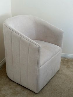 Swivel/roller Accent Chair