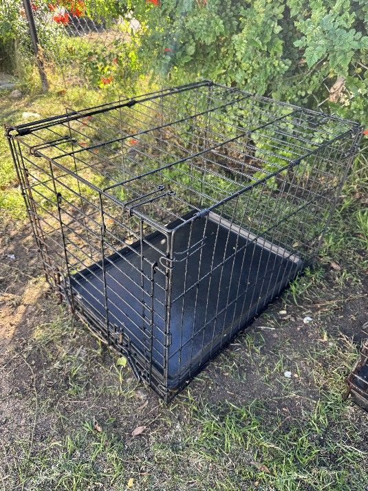 Medium Sized Kennel/ Dog Cage