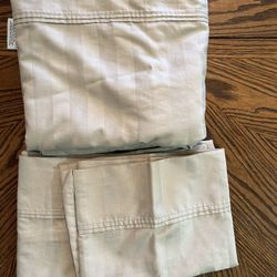 Queen sheet and 2 pillow cases $5