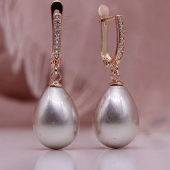 585 Drop Shell Pearl Earrings complectio