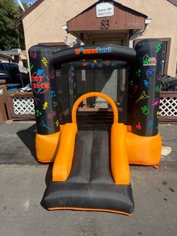 Bounce land jumpy house